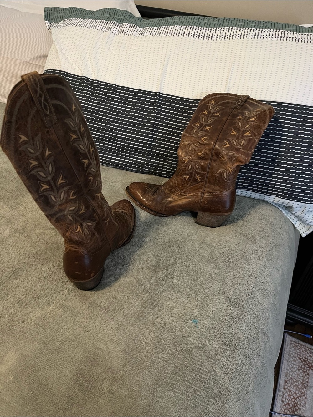 Ariat Dark Brown Leather Embroidered Western Heeled Boots - Picture 4 of 4